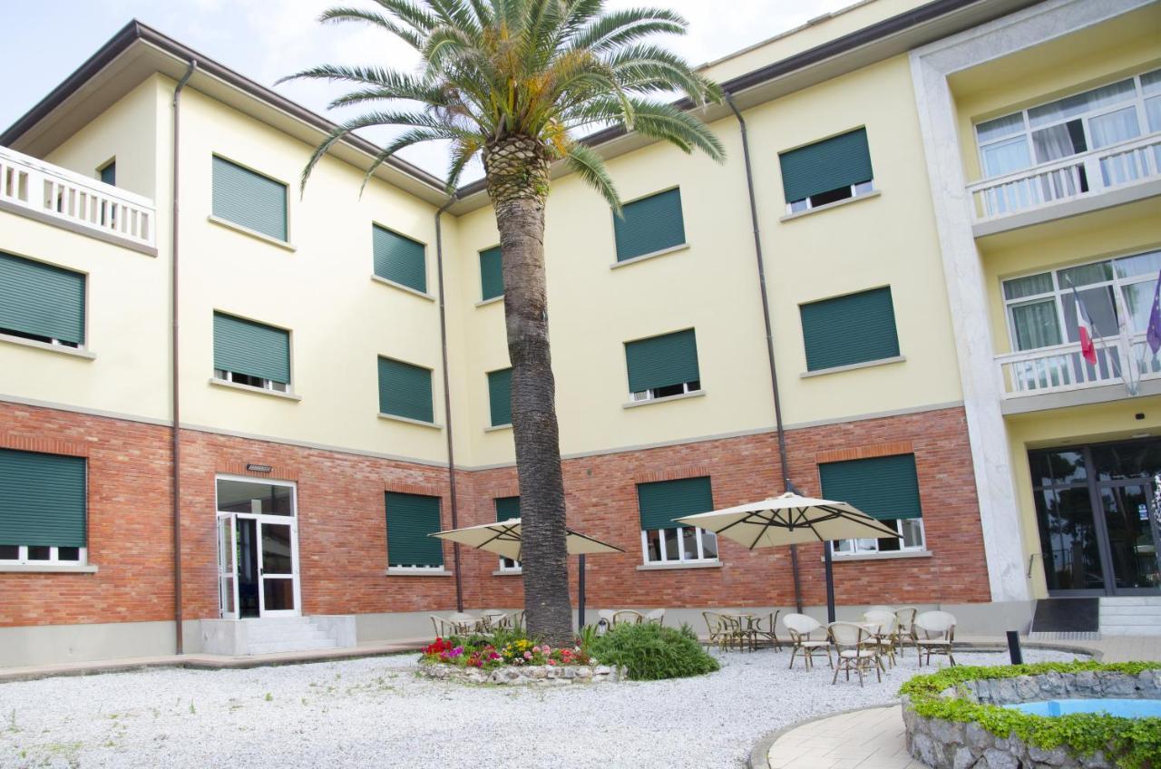 Casa Per Ferie Il Pioppo Hotel Marina di Massa Exterior photo